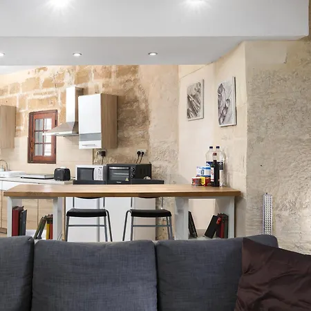 Quaint Ground Floor By The Sea San Ġiljan