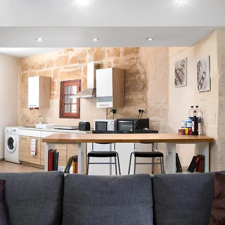 Quaint Ground Floor By The Sea * Saint Julian's